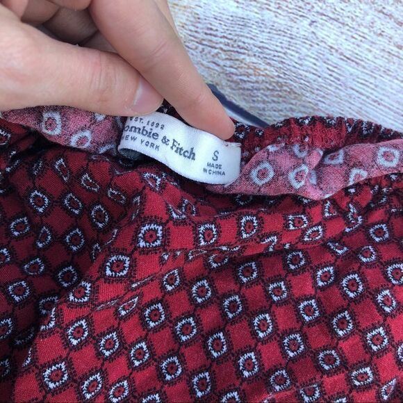 A&F Abercrombie and Fitch Red Paisley Off the Shoulder Romper Boho Size S - Picture 2 of 5
